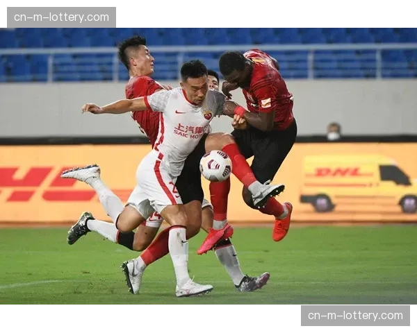 战术分析：蓉城队“压着打”战术失效，海港高效反击教科书