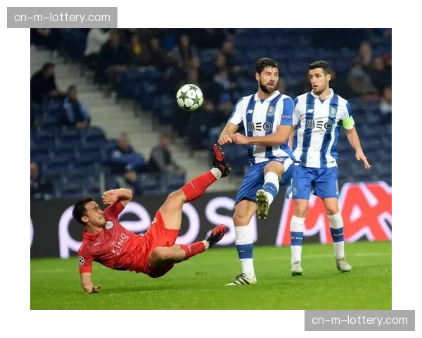 欧冠战报:十人应战的波尔图顽强守住1-0胜果,淘汰顿涅茨克矿工 欧冠战报:十人应战的波尔图顽强守住1-0胜果,淘汰顿涅茨克矿工